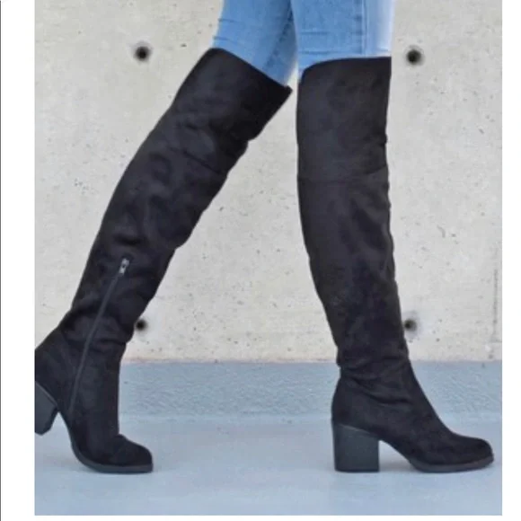 Over the knee boots - Picture 3 of 7